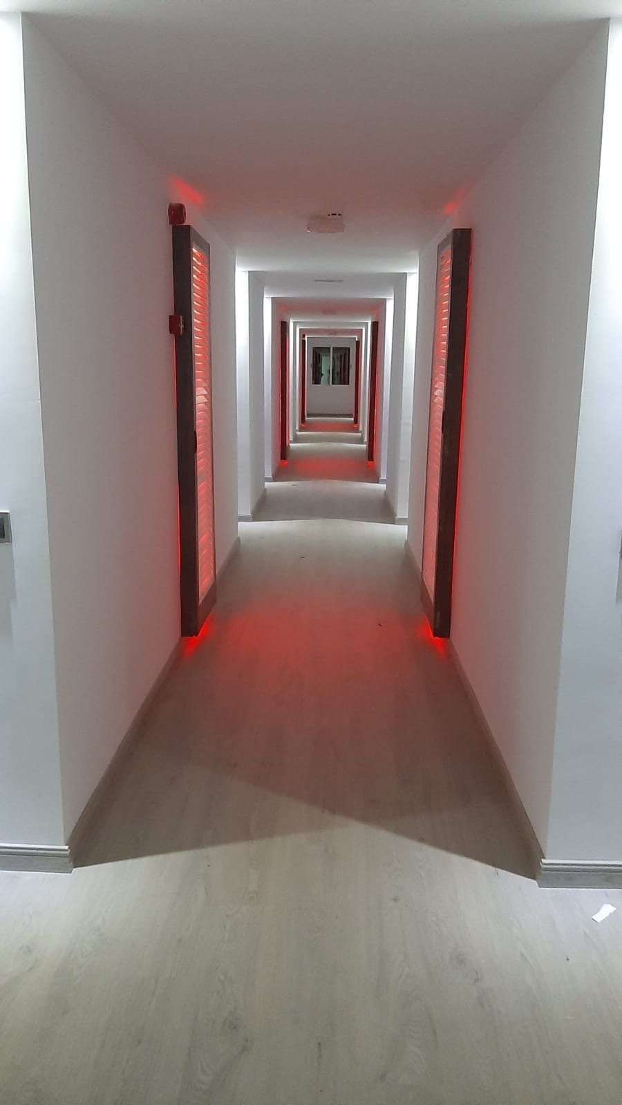 Pasillo — escena de luz cálida